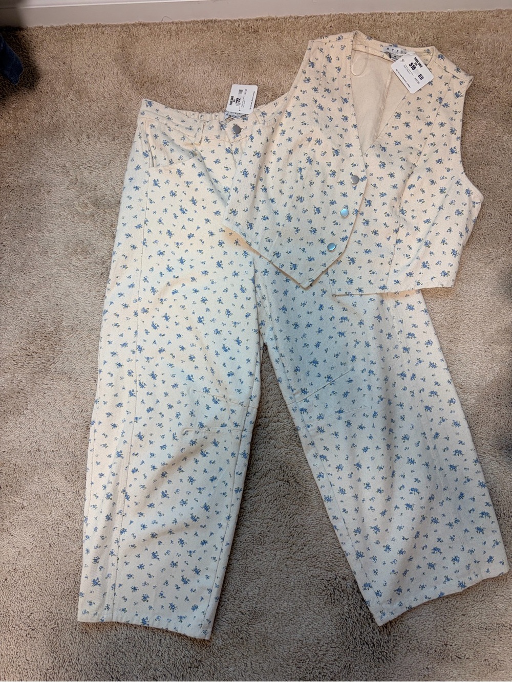 Women’s/juniors Two-Piece Cream and Blue Floral Set